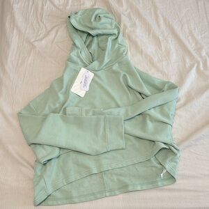 NWT never worn Fabletics eco-conscious crop pullover XL